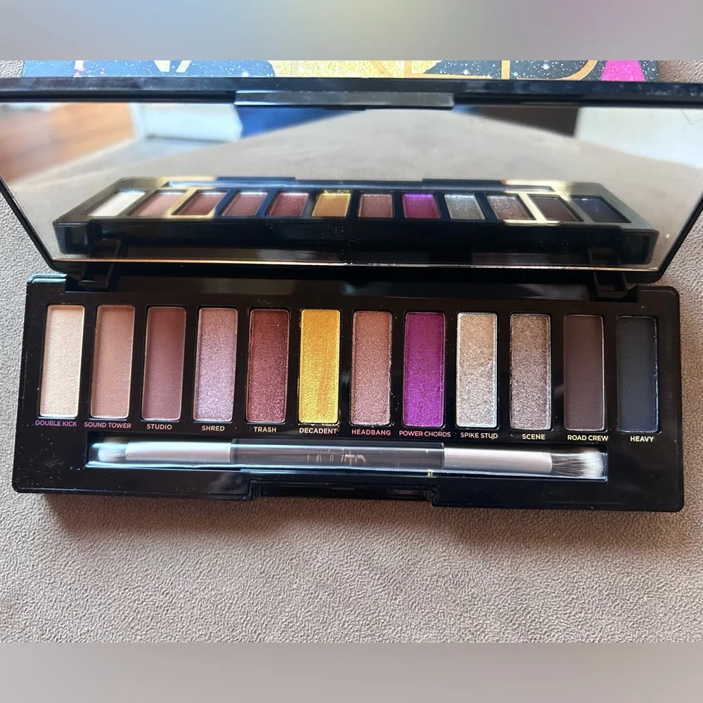 URBAN DECAY Naked Metal Mania Metallic Eyeshadow Palette Vibrant Colors - NEW